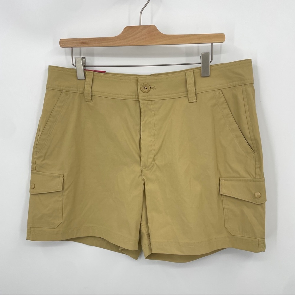NWT Eddie Bauer Women’s khaki Tan Cargo Short sz 14